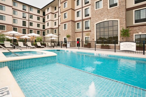 1 Bedroom | Outdoor Pool and Hot Tub + Free Wifi