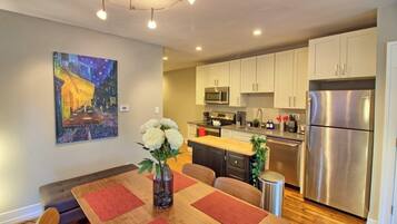 KylskÄp, mikrovÄgsugn, ugn och spishÀll