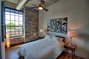 1 bedroom, desk, iron/ironing board, WiFi - Chic Ultramodern Loft Suite w/ Designer Features (Saint Louis)