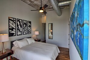 1 bedroom, desk, iron/ironing board, WiFi - Chic Ultramodern Loft Suite w/ Designer Features (Saint Louis)
