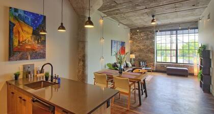 Chic Ultramodern Loft Suite w/ Designer Features