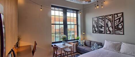 Desk, iron/ironing board, WiFi, bed sheets