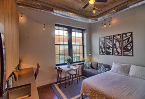 Desk, iron/ironing board, WiFi, bed sheets