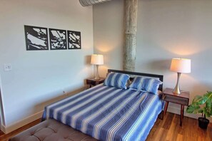 Desk, iron/ironing board, WiFi, bed sheets - Chic Ultramodern Studio Loft w/ Designer Features (Saint Louis)