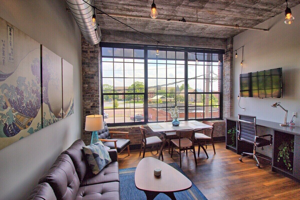 Een televisie en een kantoor