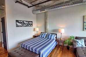 Desk, iron/ironing board, WiFi, bed sheets - Chic Ultramodern Studio Loft w/ Designer Features (Saint Louis)