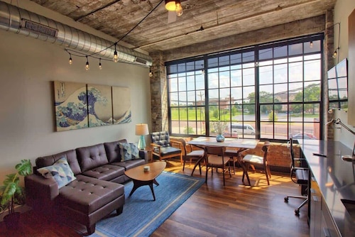 Chic Ultramodern Studio Loft w/ Designer Features