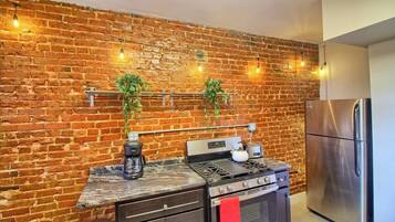 Fridge, microwave, oven, stovetop