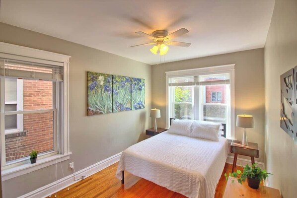 1 bedroom, desk, iron/ironing board, WiFi - Irises at TG Park | Fenced Backyard+W/D+Storage (Saint Louis)