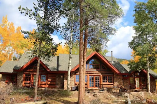 Private Mountain Estate 🌲🏔️ 🌻