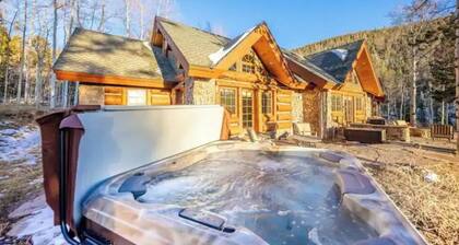 Secluded log cabin along serene Hurd Creek â„