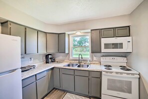 Fridge, microwave, stovetop, coffee/tea maker - Pet-Friendly & Peaceful Northern Michigan Gem (Newberry)