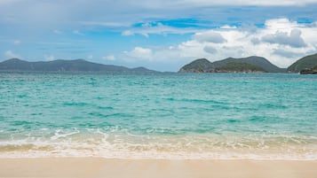 Una spiaggia nelle vicinanze