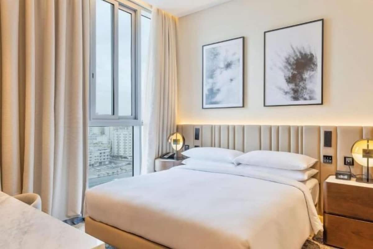Frigobar, cofres nos quartos, cortinas blackout, Wi-Fi de cortesia