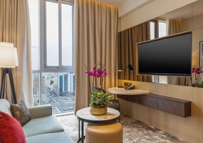 Televisión LCD de 55 pulgadas con canales por cable, una televisión