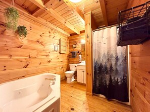 Hair dryer, towels - Cozy Blue Skies Cabin - walk to Chimney Rock & Lake Lure (Lake Lure)