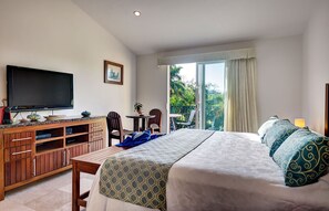 5 Schlafzimmer, Zimmersafe, Schreibtisch, Bügeleisen/Bügelbrett