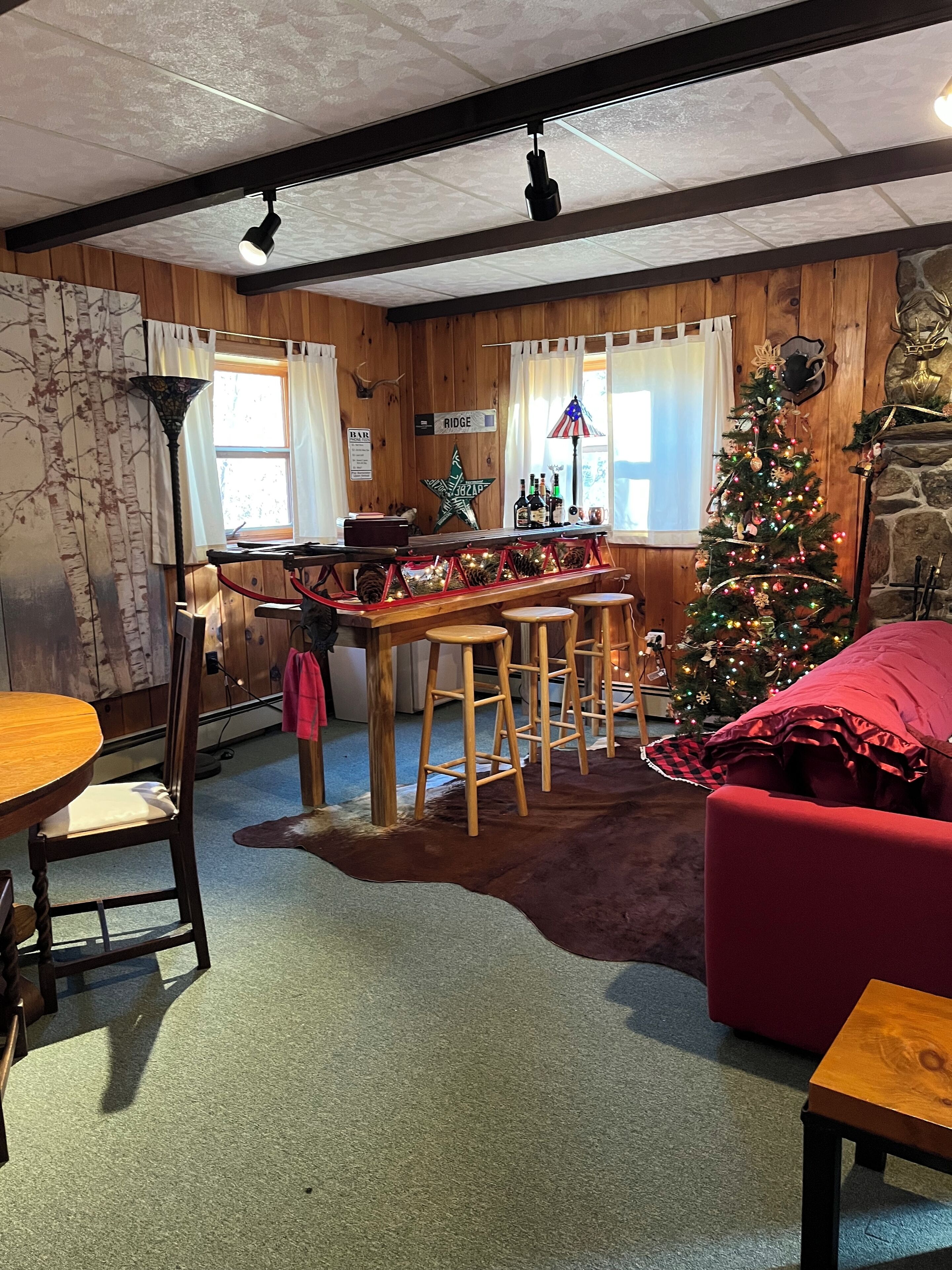 Beautifully Decorated Large Private Log Home 10 Minutes From The Mountain. - Vermont