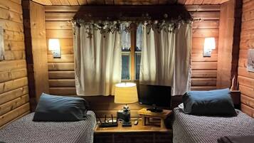 5 bedrooms, iron/ironing board, free WiFi, bed sheets