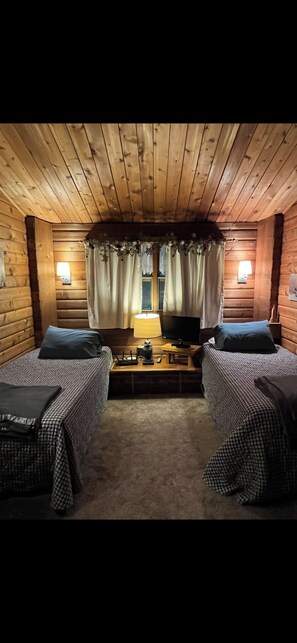 5 bedrooms, iron/ironing board, free WiFi, bed sheets