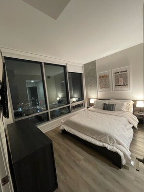 2 habitaciones, tabla de planchar con plancha, wifi y ropa de cama 