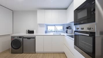 Refrigerador, microondas, horno y lavavajillas