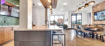 Mins➞Downtown/Med District★ Fully Stocked★24hr Gym★2Bds★2TVs