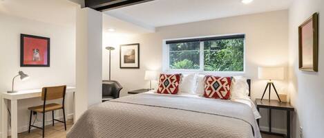 3 Schlafzimmer, Schreibtisch, Bügeleisen/Bügelbrett, Reisekinderbett