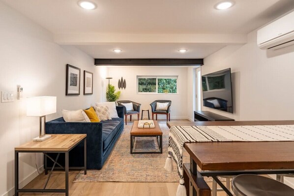 Smart TV - Modern, new & industrial in Georgetown (Seattle)