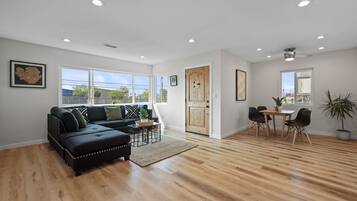 43-Zoll-Flachbildfernseher mit Digitalempfang, Fernseher, Netflix