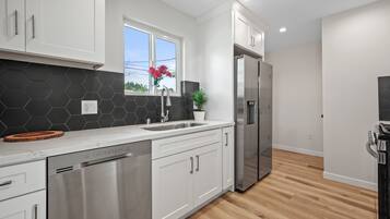 Exclusive-Haus, 3 Schlafzimmer, Gartenblick, Eckzimmer | Eigene Küche | Esstisch