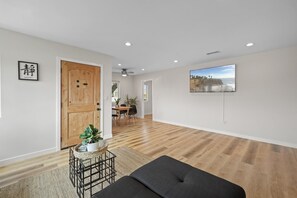 43-Zoll-Flachbildfernseher mit Digitalempfang, Fernseher, Netflix