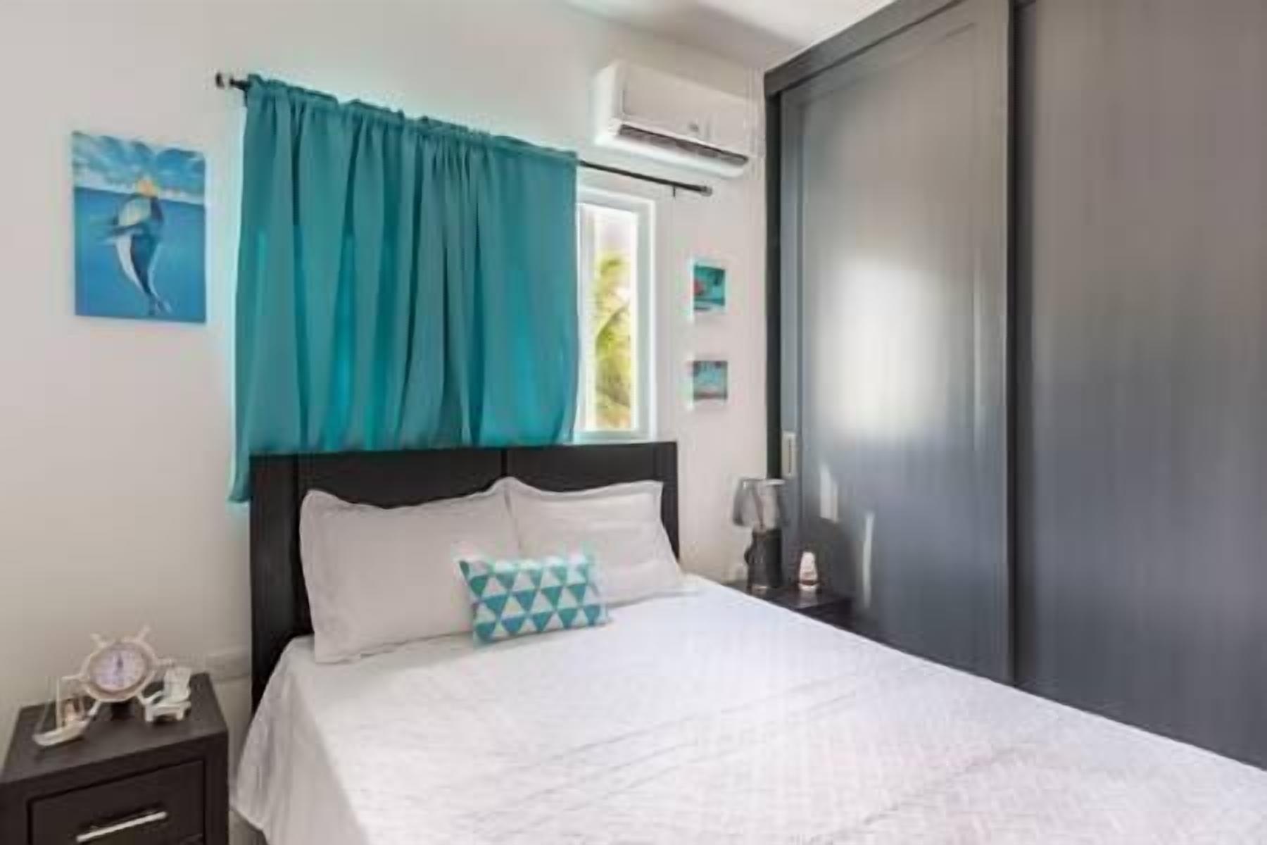 6 slaapkamers, een strijkplank/strijkijzer, reisbedje, wifi