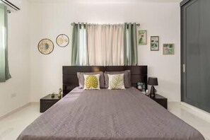 6 Schlafzimmer, Bügeleisen/Bügelbrett, Reisekinderbett, WLAN