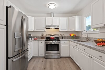 Bright and Airy Newly Remodeled Condo At West Beach