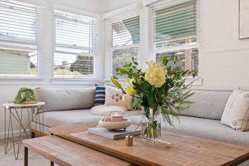 Bright and Airy Newly Remodeled Condo At West Beach