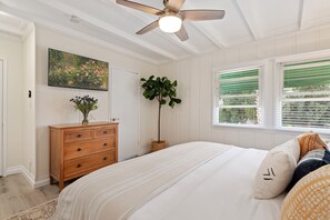 3 slaapkamers, een strijkplank/strijkijzer, wifi, beddengoed