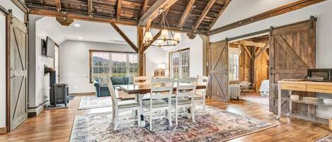 المنشأة من الداخل