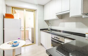 Køleskab, ovn, kogeplade, opvaskemaskine