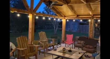 Cozy, comfortable home overlooking Cane River -15 min from downtown Natchitoches
