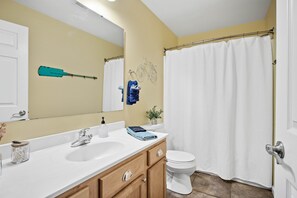 Combined shower/tub, hair dryer, towels, shampoo