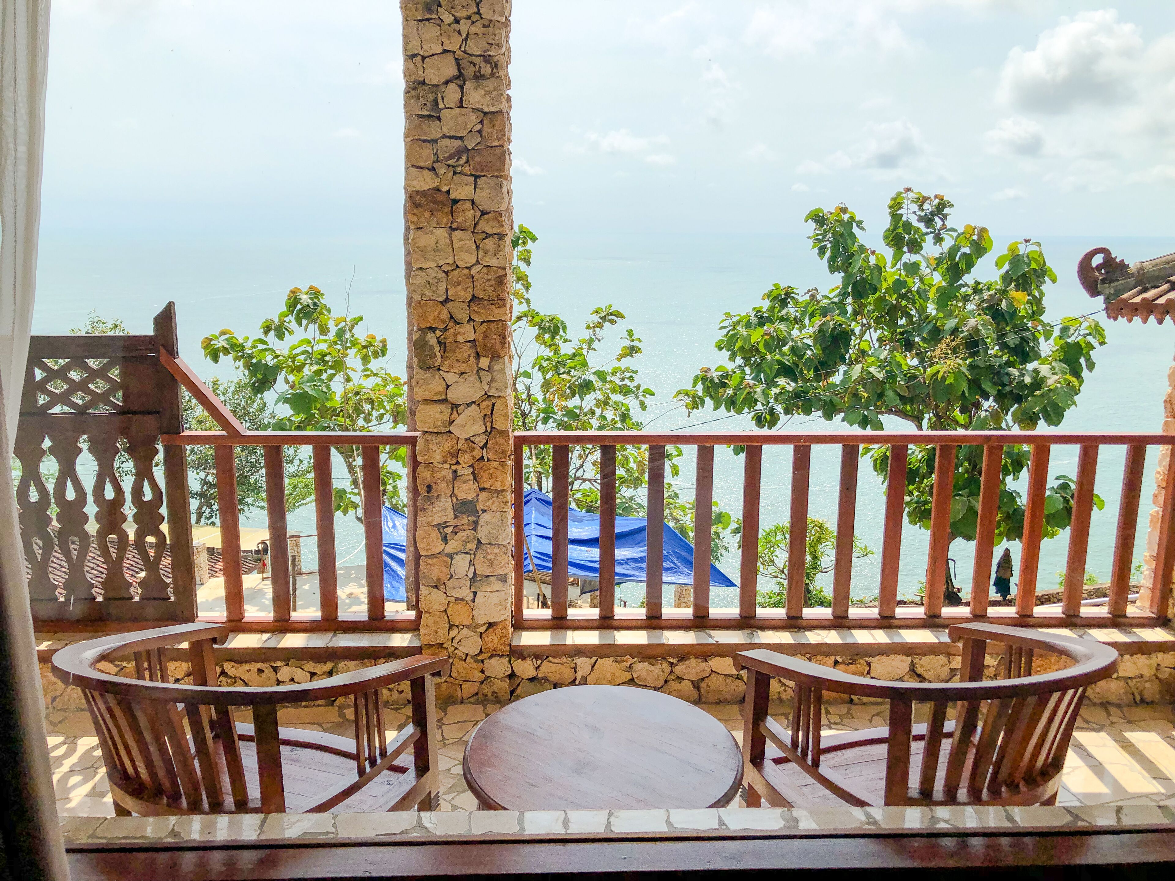 Vista frontal de la propiedad