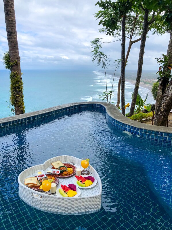 Free daily cooked-to-order breakfast