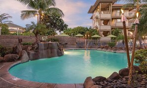 Outdoor pool - 2 Bedroom Maui Condo - Sleeps 6 (Kihei)