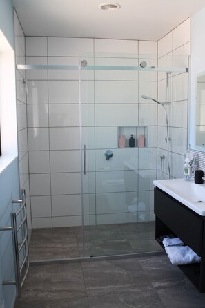 Homestay Wing | Bathroom