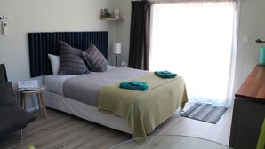 Couette en duvet d'oie, rideaux occultants, fer et planche à repasser