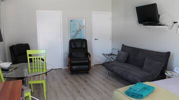 Large Studio Apartment | In-room dining