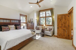 4 bedrooms, WiFi, bed sheets - Shock Hill Serenity - Breckenridge Mtn Home with Hot Tub, Walk to Gondola (Breckenridge)