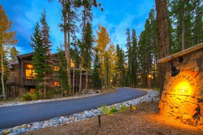 Property grounds - Shock Hill Serenity - Breckenridge Mtn Home with Hot Tub, Walk to Gondola (Breckenridge)