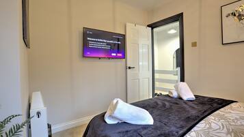 3 Schlafzimmer, Bügeleisen/Bügelbrett, WLAN, Bettwäsche